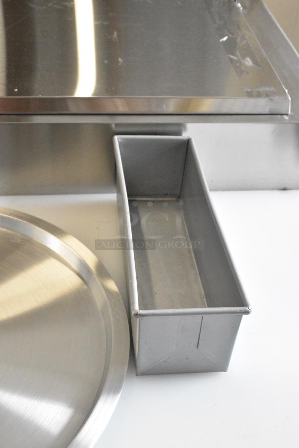 9 BRAND NEW SCRATCH AND DENT! Items Including 471SPC70 Choice 18 7/8" Aluminum Pot / Pan Cover, Winco INSC-2.5 Round Lids, 2 Metal Baking Pans. 9 Times Your Bid! - Image 3 of 8