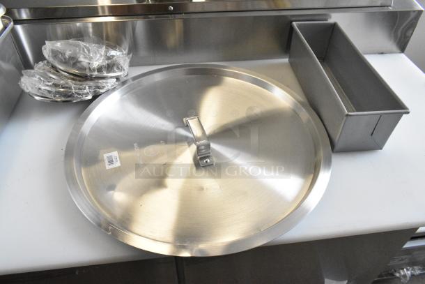 9 BRAND NEW SCRATCH AND DENT! Items Including 471SPC70 Choice 18 7/8" Aluminum Pot / Pan Cover, Winco INSC-2.5 Round Lids, 2 Metal Baking Pans. 9 Times Your Bid! - Image 4 of 8