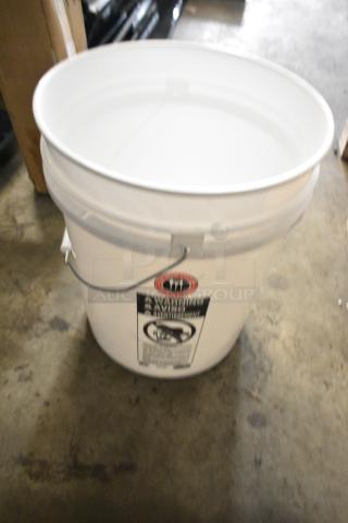 BRAND NEW SCRATCH AND DENT! Lot of 12 White Poly Buckets