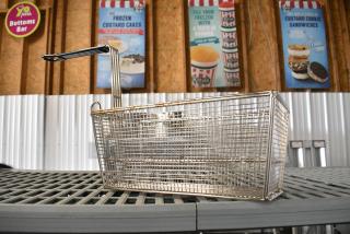 5 BRAND NEW SCRATCH AND DENT! 190FB1466 13 1/2" x 6 1/4" x 6" Half Size Fryer Basket. 5 Times Your Bid!