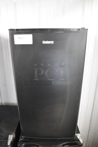 Galanz GLR33MBKE23 Mini Cooler. 115 Volts, 1 Phase. Tested and Working!