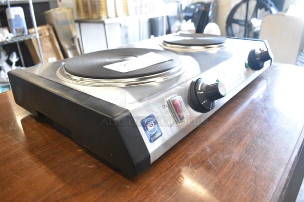 BRAND NEW SCRATCH AND DENT! Waring WDB600 Double Burner Solid Top Countertop Range. 120 Volts, 1 Phase. Tested and Working! - Image 2 of 8