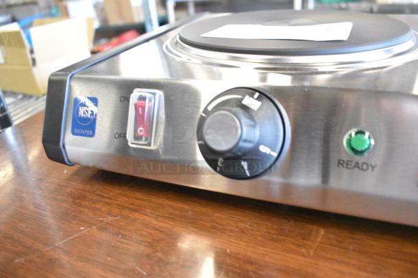 BRAND NEW SCRATCH AND DENT! Waring WDB600 Double Burner Solid Top Countertop Range. 120 Volts, 1 Phase. Tested and Working! - Image 5 of 8