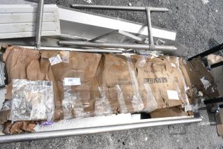 BRAND NEW SCRATCH AND DENT! ServIt 423ST5ASG Angled Sneeze Guard for 5-Pan Steam Tables. May Be Missing Pieces.