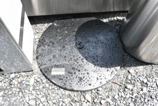BRAND NEW SCRATCH AND DENT! Black Round Base