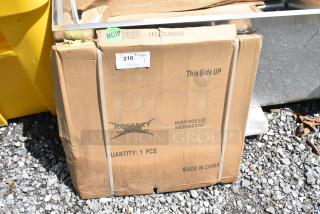 BRAND NEW SCRATCH AND DENT! Regency 600BBSC2247 48" Beer Box Sliding Lid with Padlock and 2 Keys
