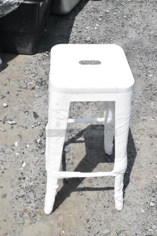15 BRAND NEW SCRATCH AND DENT! Lancaster Table & Seating 164BMBKLSWHT Alloy Pearl White Outdoor Backless Barstool. 15 Times Your Bid!