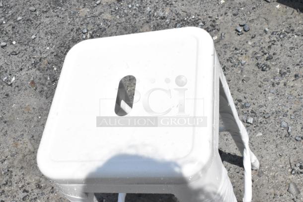 15 BRAND NEW SCRATCH AND DENT! Lancaster Table & Seating 164BMBKLSWHT Alloy Pearl White Outdoor Backless Barstool. 15 Times Your Bid! - Image 4 of 5