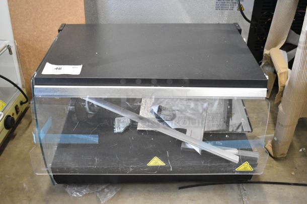 BRAND NEW SCRATCH AND DENT! Avantco Display Case Merchandiser. See Pictures for Glass Damage. Tested and Working! - Image 1 of 8