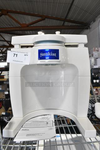 BRAND NEW SCRATCH AND DENT!  Sunkist 100 White Poly Citrus Sectionizer.