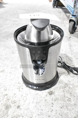 NutriChef PKJCR305 Countertop Electric Juice Press. 120 Volts, 1 Phase.