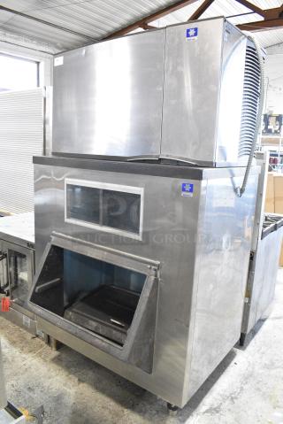 Manitowoc SY1404A Stainless Steel Commercial Ice Head on Manitowoc B110048 Commercial Ice Bin. 208-230 Volts, 1 Phase. - Item #1182050