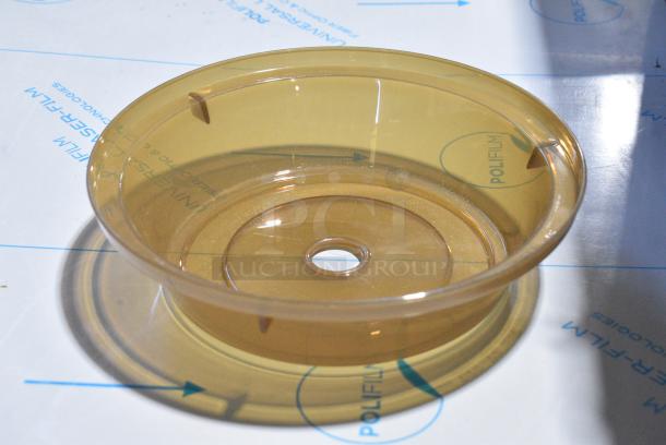 2 BRAND NEW SCRATCH AND DENT! GET CO-100-A Round Amber Polypropylene Plate Cover for 7 15/16" to 8 13/16" Plates. 2 Times Your Bid! - Image 4 of 7