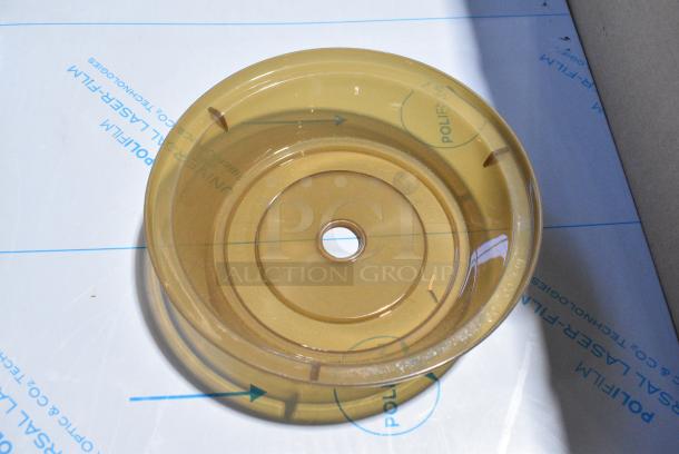 2 BRAND NEW SCRATCH AND DENT! GET CO-100-A Round Amber Polypropylene Plate Cover for 7 15/16" to 8 13/16" Plates. 2 Times Your Bid! - Image 5 of 7