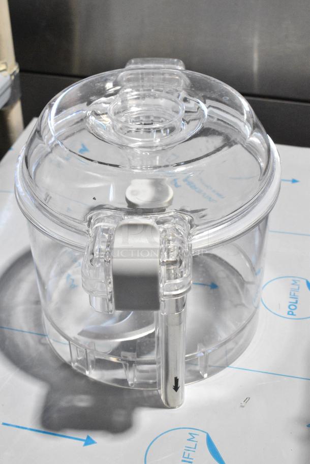 BRAND NEW SCRATCH AND DENT! AvaMix Revolution 9283BLCL34 3 Qt. Clear Plastic Bowl and Smooth "S" Blade for 1 hp Food Processors - Image 4 of 6