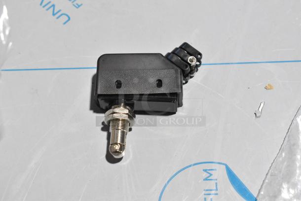 3 BRAND NEW SCRATCH AND DENT! Items Including 378PD5G6 Avantco 177PD3G6 Faucet and Push Lever Assembly for D3G Series Refrigerated Beverage Dispensers, Avantco 177PMX30MSW Microswitch, Corkscrews. 3 Times Your Bid! - Image 6 of 7