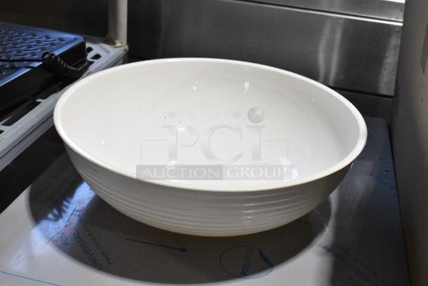 8 BRAND NEW SCRATCH AND DENT! Items Including 214RSB15CWBK Cambro RSB15CW110 11.2 Qt. Black Camwear Round Ribbed Bowl. 8 Times Your Bid! - Image 5 of 6
