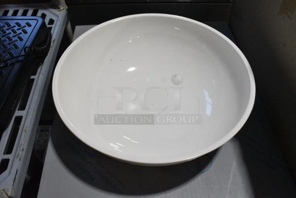 8 BRAND NEW SCRATCH AND DENT! Items Including 214RSB15CWBK Cambro RSB15CW110 11.2 Qt. Black Camwear Round Ribbed Bowl. 8 Times Your Bid! - Image 6 of 6