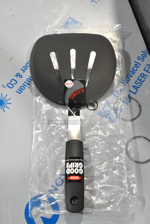 5 BRAND NEW SCRATCH AND DENT! Items Including Vollrath 47938 8 Qt. Stainless Steel Mixing Bowl, Vollrath Spatula, Oxo Spatula, Immersion Blender. 5 Times Your Bid! - Image 3 of 10
