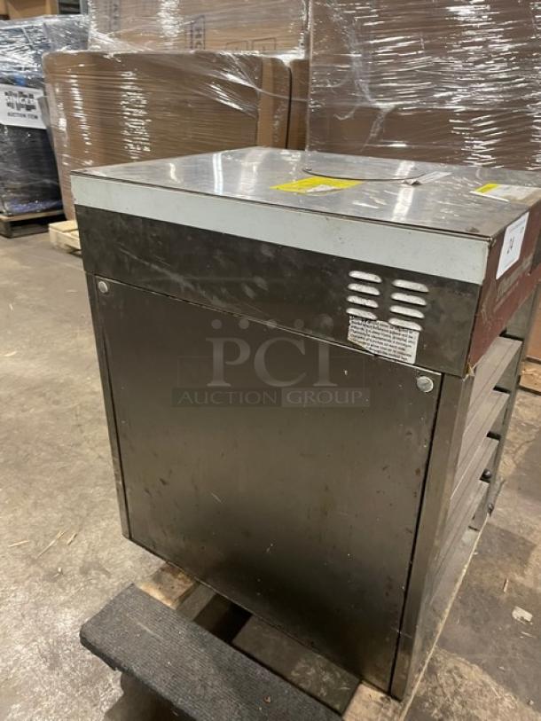 Thermodyne Commercial Stainless Steel Electric Powered Countertop Slow Cook/Hold Oven! With Ambered High Heat Food Containers! Model: 300NDNL SN: 4361! 120V 1 Phase! - Image 2 of 9