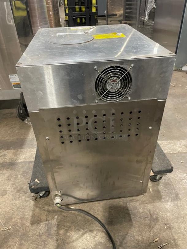 Thermodyne Commercial Stainless Steel Electric Powered Countertop Slow Cook/Hold Oven! With Ambered High Heat Food Containers! Model: 300NDNL SN: 4361! 120V 1 Phase! - Image 3 of 9