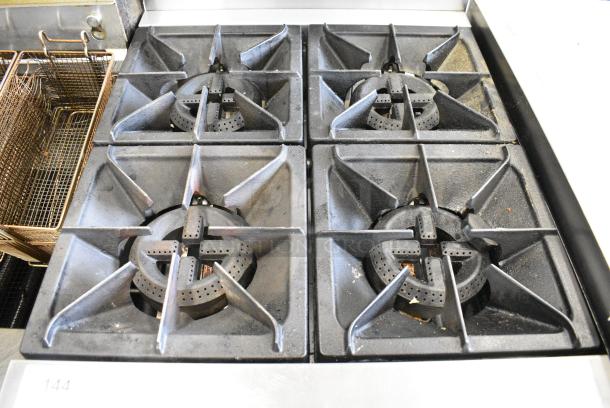 Hurakan Stainless Steel Commercial Floor Style Natural Gas Powered 4 Burner Range w/ Oven, Over Shelf and Back Splash. - Image 5 of 12