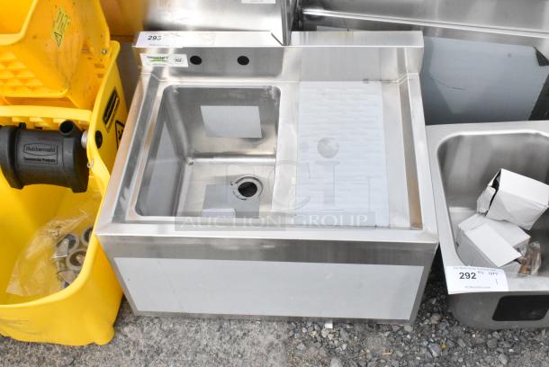 BRAND NEW SCRATCH AND DENT! Regency 600B1101412R 1 Bowl Underbar Sink with Drainboard - 24" x 18 3/4" - Right Drainboard - Image 1 of 6