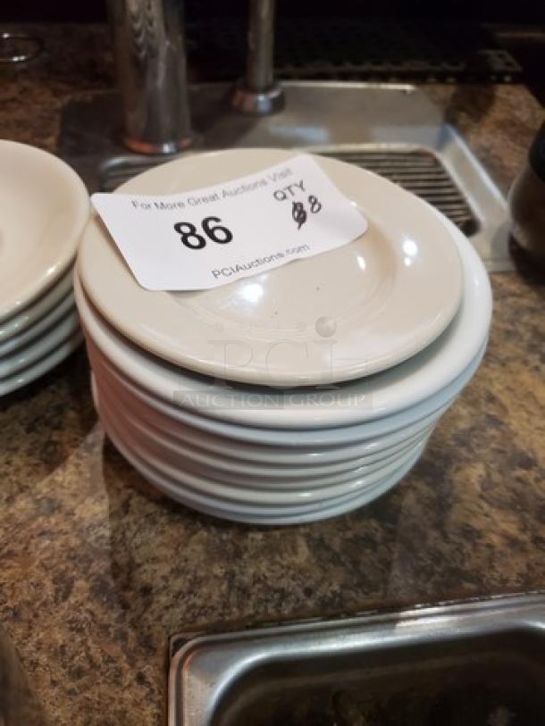 Lot of 8 Small Plates. (8xbid) - Image 1 of 1