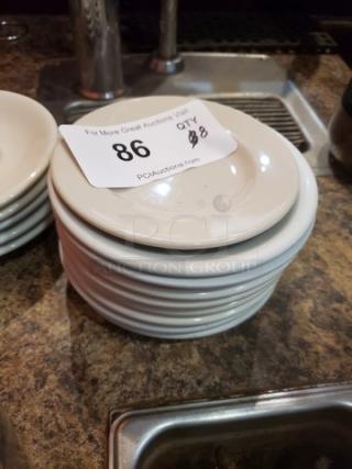 Lot of 8 Small Plates. (8xbid)