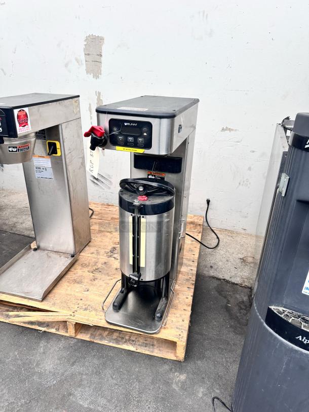 Outstanding Condition Tea Brewer – Bunn ITCB-DV, 29” with Tray – 120/240V Electric – Heavy-Duty Stainless Steel – Tested & Working! – Code RGP 37 - Image 4 of 7