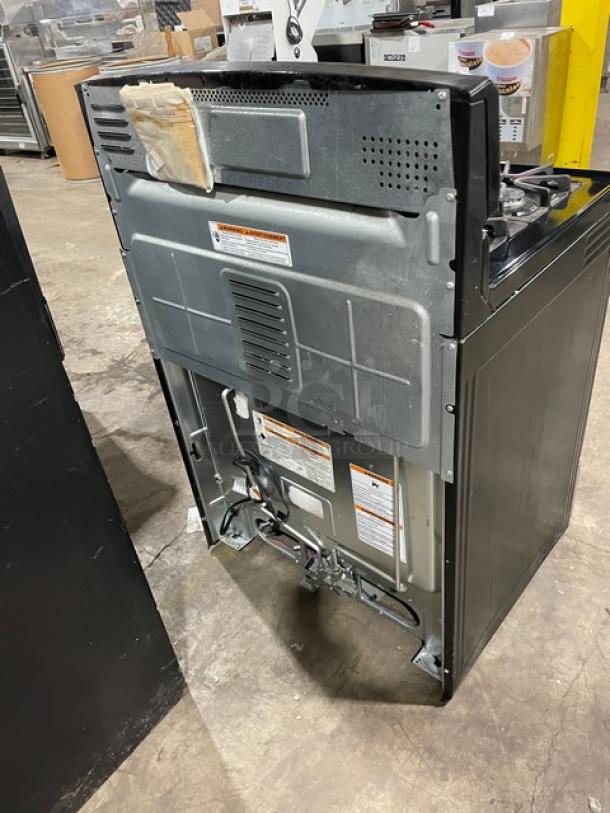 Amana Commercial Stainless Steel/Black Powder Coated Natural Gas Powered 4 Burner Range/Oven Combo! With Wire Oven Racks! - Image 4 of 10