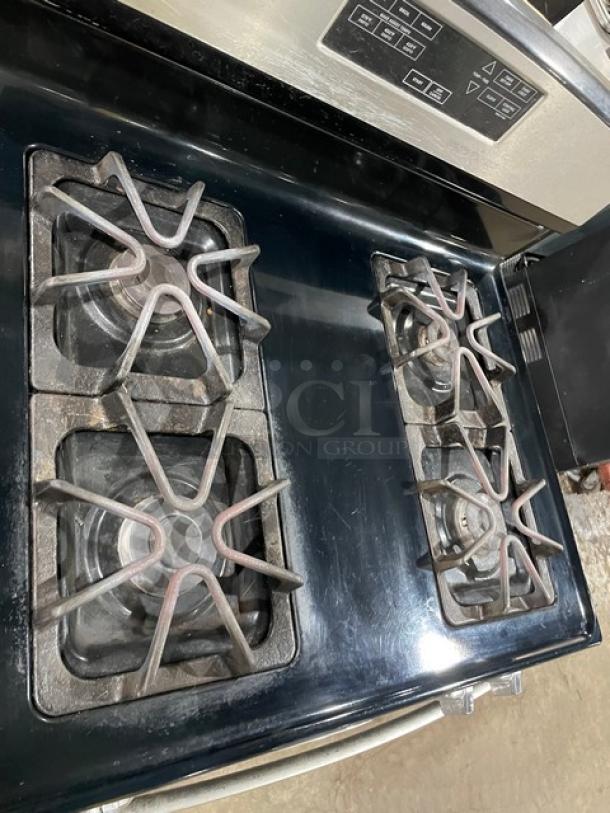 Amana Commercial Stainless Steel/Black Powder Coated Natural Gas Powered 4 Burner Range/Oven Combo! With Wire Oven Racks! - Image 5 of 10