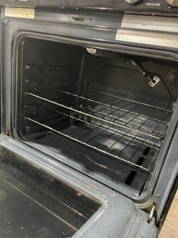 Amana Commercial Stainless Steel/Black Powder Coated Natural Gas Powered 4 Burner Range/Oven Combo! With Wire Oven Racks! - Image 8 of 10