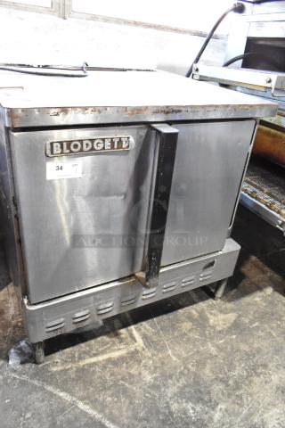 Blodgett Stainless Steel Commercial Natural Gas Powered Full Size Convection Oven w/ Solid Doors, Metal Oven Racks and Thermostatic Controls.