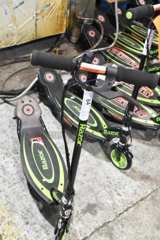 Razor 13111496 Power Core E90 Push Button Throttle Electric Scooter.
