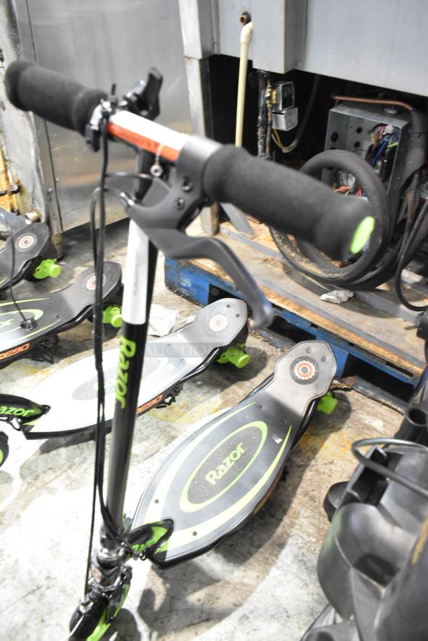Razor 13111496 Power Core E90 Push Button Throttle Electric Scooter. - Image 1 of 6