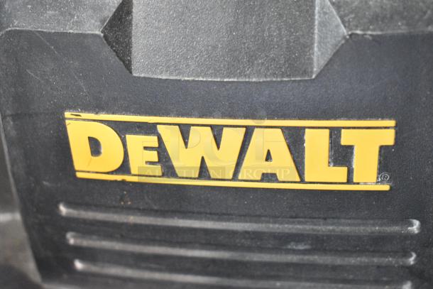 2 DeWalt DXV10SA Wet Dry Vac Vacuum Cleaner. 120 Volts, 1 Phase. 2 Times Your Bid! Tested and Working! - Image 4 of 9