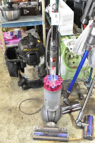 Dyson Vacuum Cleaner. 120 Volts, 1 Phase. Tested and Working!