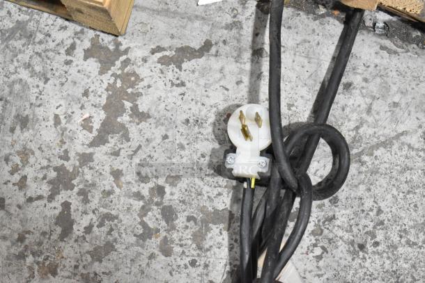 True TWT-119 Stainless Steel Commercial 4 Door Work Top Cooler on Commercial Casters. 115 Volts, 1 Phase. Tested and Working! - Image 9 of 10