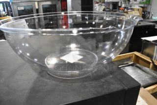 ALL ONE MONEY! Lot of 12 Clear Poly 256 oz Bowls.