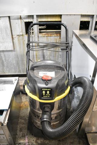 Stanley 8 Gallon Wet Dry Vac Vacuum Cleaner. 120 Volts, 1 Phase. Tested and Working!