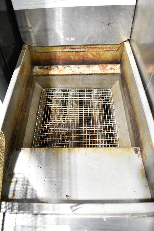 2021 Mainstreet 541FF40N Stainless Steel Commercial Floor Style Natural Gas Powered Deep Fat Fryer w/ 2 Metal Fry Baskets. 90,000 BTU. - Image 6 of 10