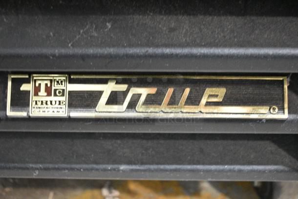 True GDM-45EM-LD Metal Commercial 2 Door Reach In Cooler Merchandiser w/ Poly Coated Racks on Commercial Casters. 115 Volts, 1 Phase. Tested and Powers On But Does Not Get Cold - Image 4 of 8