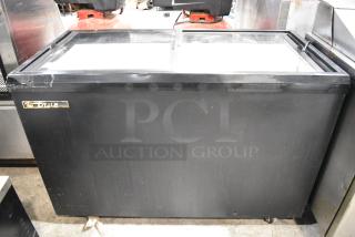 True TFM-51FL Metal Commercial Chest Freezer Merchandiser. 115 Volts, 1 Phase. Tested and Powers On But Does Not Get Cold