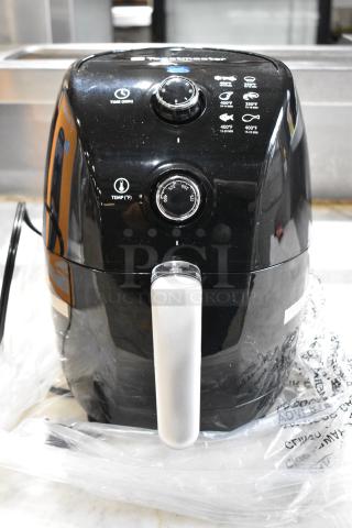 IN ORIGINAL BOX! Toastmaster TM-150AF Air Fryer. 120 Volts, 1 Phase.
