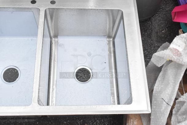 BRAND NEW SCRATCH AND DENT! Regency 600DI31612 16" x 20" x 12" 16-Gauge Stainless Steel Three Compartment Drop-In Sink - Image 3 of 6