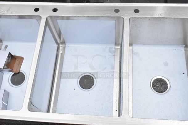 BRAND NEW SCRATCH AND DENT! Regency 600DI31612 16" x 20" x 12" 16-Gauge Stainless Steel Three Compartment Drop-In Sink - Image 4 of 6