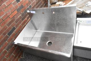 BRAND NEW SCRATCH AND DENT! Steelton 522US13624 36" x 24" x 14" Utility Sink for (1) 8" Center Faucet. No Legs.