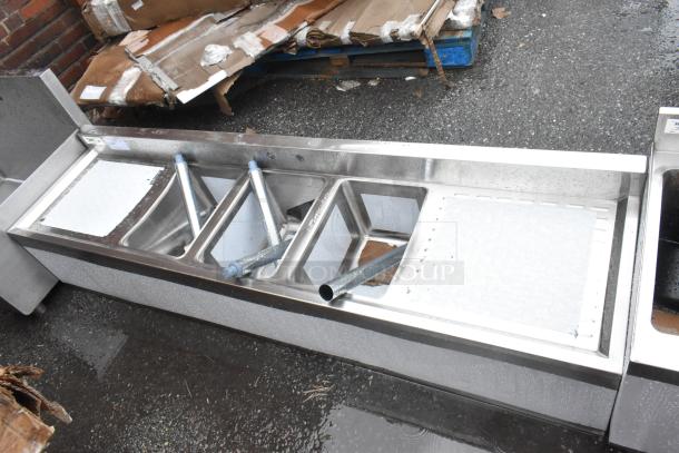 BRAND NEW SCRATCH AND DENT! Regency 600B31014219 3 Bowl Underbar Sink with Two Large Drainboards - 72" x 18 3/4" - Image 2 of 6