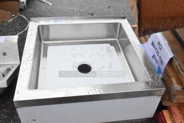 BRAND NEW SCRATCH AND DENT! Regency 600SM24246 29" 16-Gauge Stainless Steel One Compartment Floor Mop Sink - 24" x 24" x 6" Bowl - Image 2 of 4